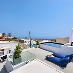 2-bed Sleeps 4 Hot Tub & Pet Friendly * Fira (Santorini)