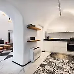 Villa Fira 2-bed Sleeps 4 Hot Tub & Pet Friendly *