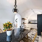 2-bed Sleeps 4 Hot Tub & Pet Friendly Вилла Тира