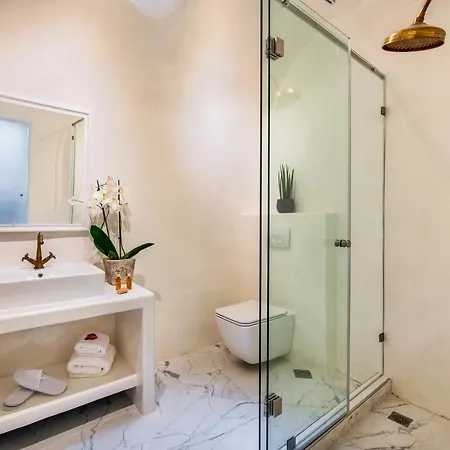 2-bed Sleeps 4 Hot Tub & Pet Friendly Vila Fira (Santorini)